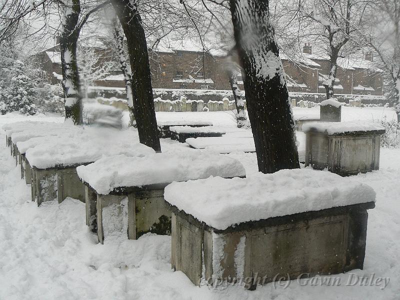Snow, St Alfege churchyard, Greenwich P1070348.JPG